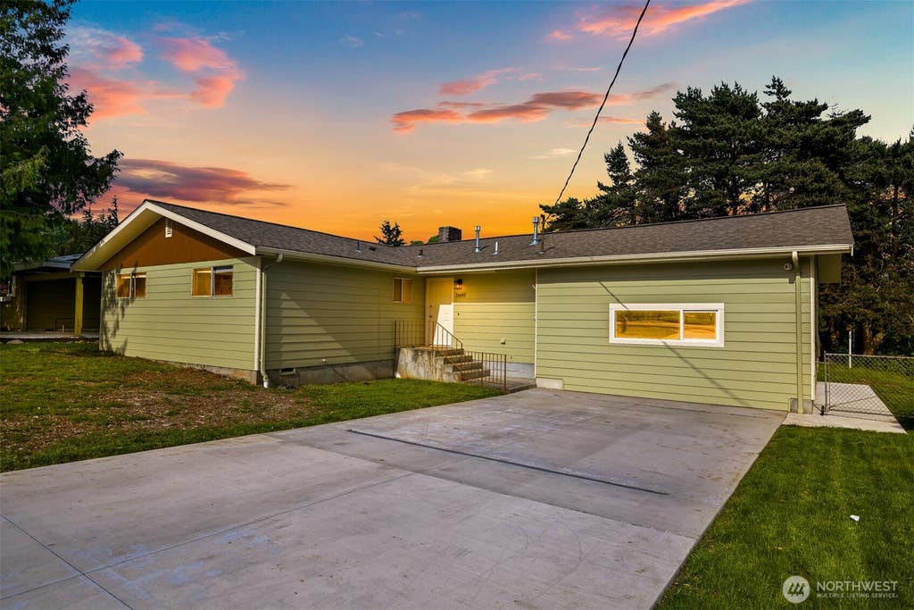 Photo of 2600 Sylvan Street, Bellingham, WA 98226 (MLS # 2540411)