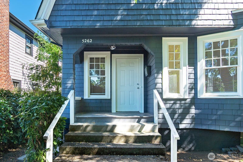 5262 15th Avenue NE