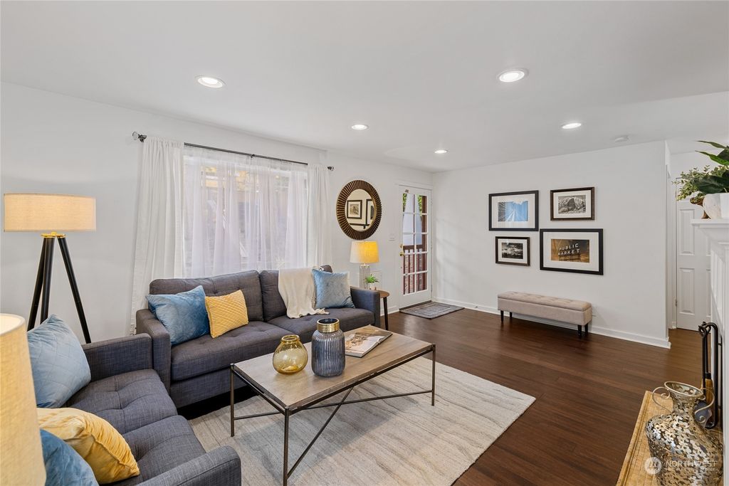 Photo of 9734 31st Avenue SW, Seattle, WA 98146 (MLS # 2299672)