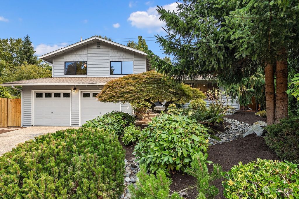 Photo of 555 19th Place, Kirkland, WA 98033 (MLS # 2144081)