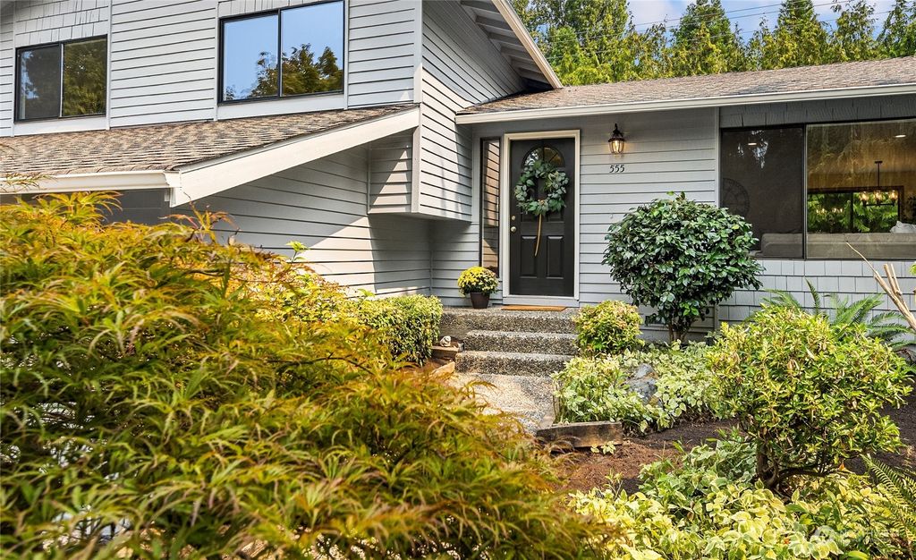Photo of 555 19th Place, Kirkland, WA 98033 (MLS # 2144081)