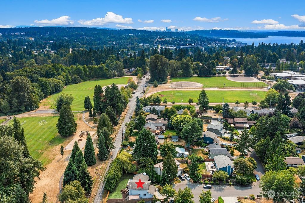 Photo of 555 19th Place, Kirkland, WA 98033 (MLS # 2144081)
