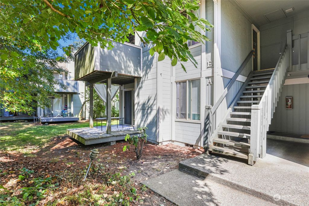 Photo of 111 S 340th Street #A, Federal Way, WA 98003 (MLS # 2261690)