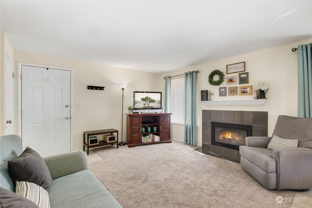 Photo of 111 S 340th Street #A, Federal Way, WA 98003 (MLS # 2261690)