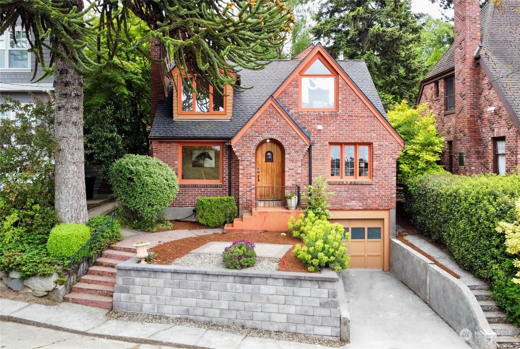 Photo of 711 W Florentia Place, Seattle, WA 98119 (MLS # 2239429)