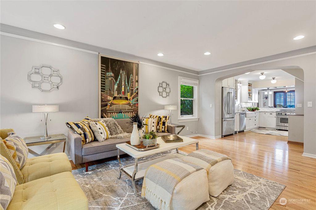 Photo of 711 W Florentia Place, Seattle, WA 98119 (MLS # 2239429)