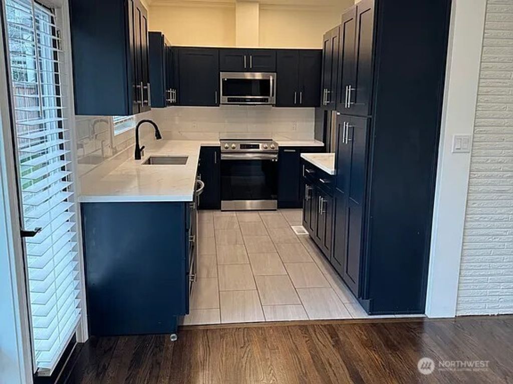 Photo of 11013 SE 31st Street, Bellevue, WA 98004 (MLS # 2465491)