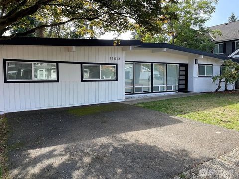 Photo of 11013 SE 31st Street, Bellevue, WA 98004 (MLS # 2465491)