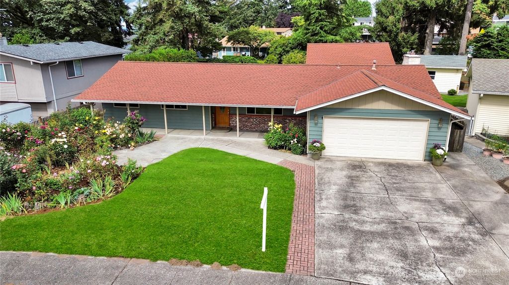 Photo of 2426 SW 308th Place, Federal Way, WA 98023 (MLS # 2282199)