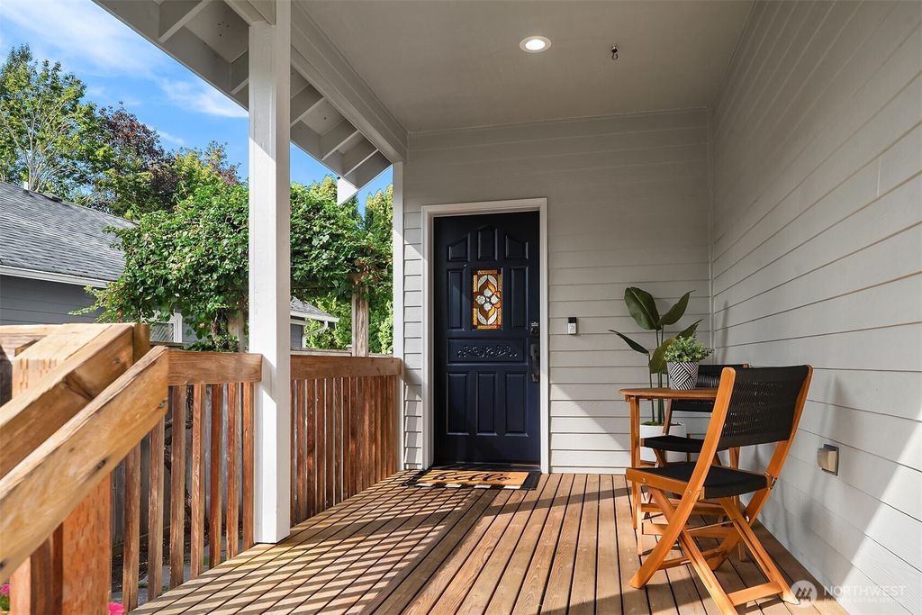 Photo of 170 B NW Dogwood Street, Issaquah, WA 98027 (MLS # 2431696)
