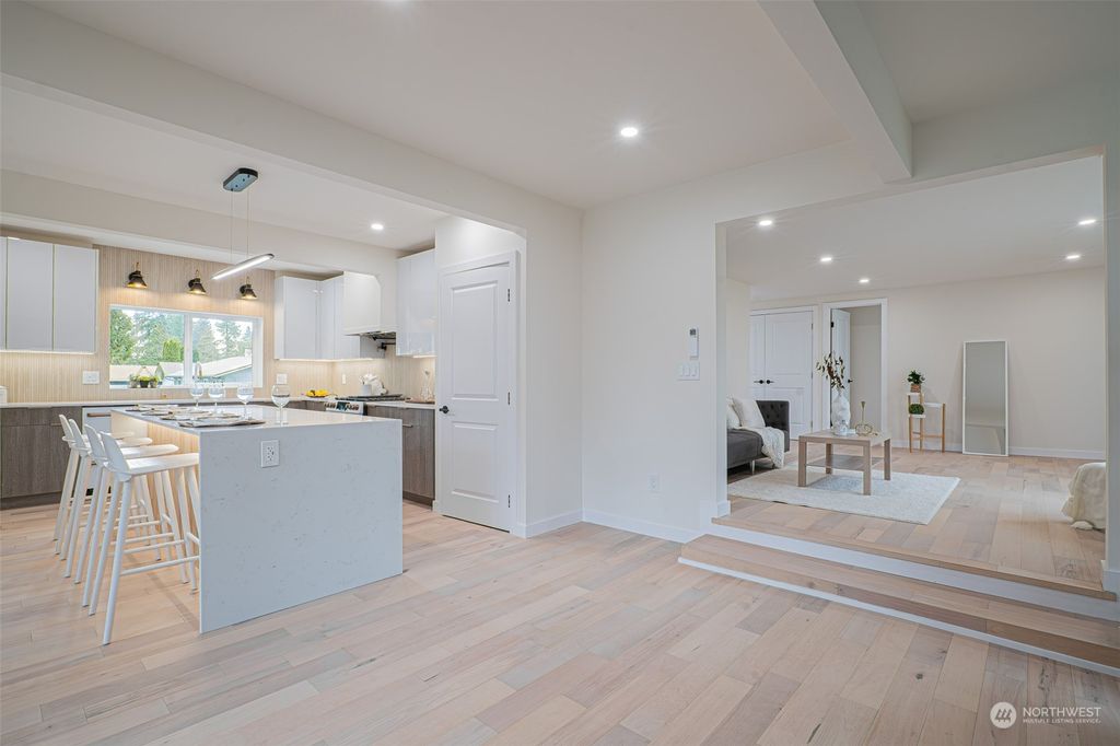 listing image 9365421542670675786