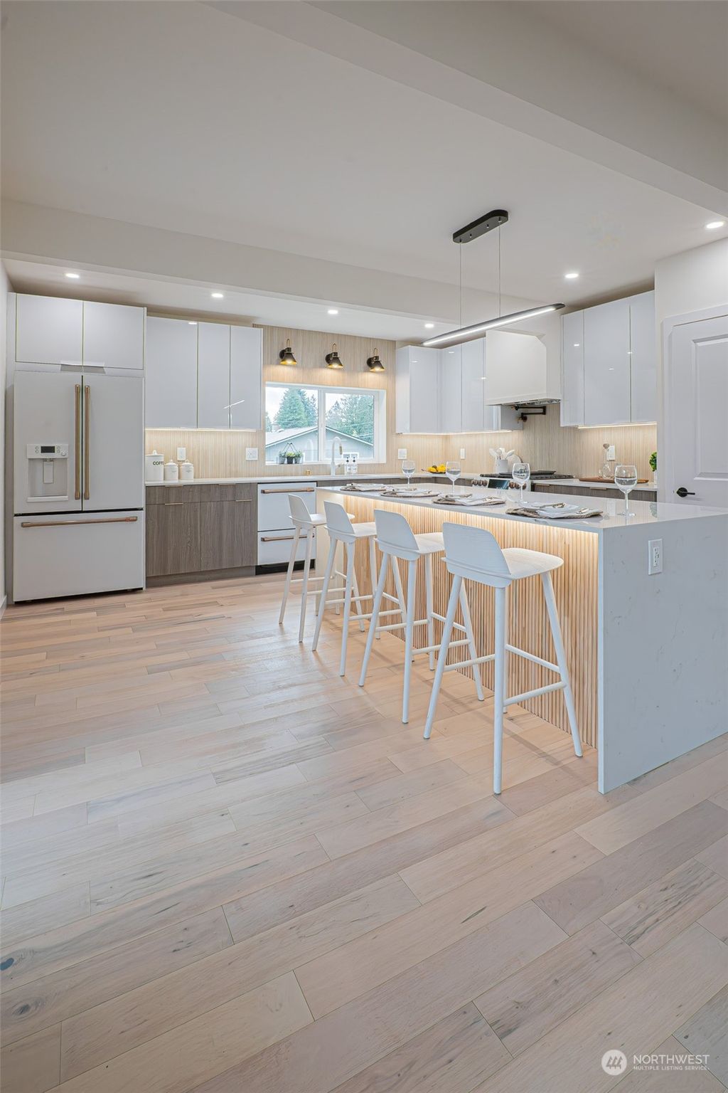listing image 9362850661614462912