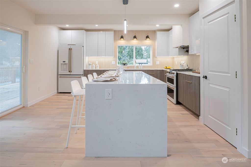 listing image 9365946070341082261