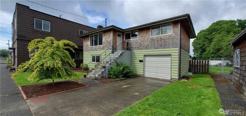 Photo of 520 28th Street, Hoquiam, WA 98550 (MLS # 2562616)