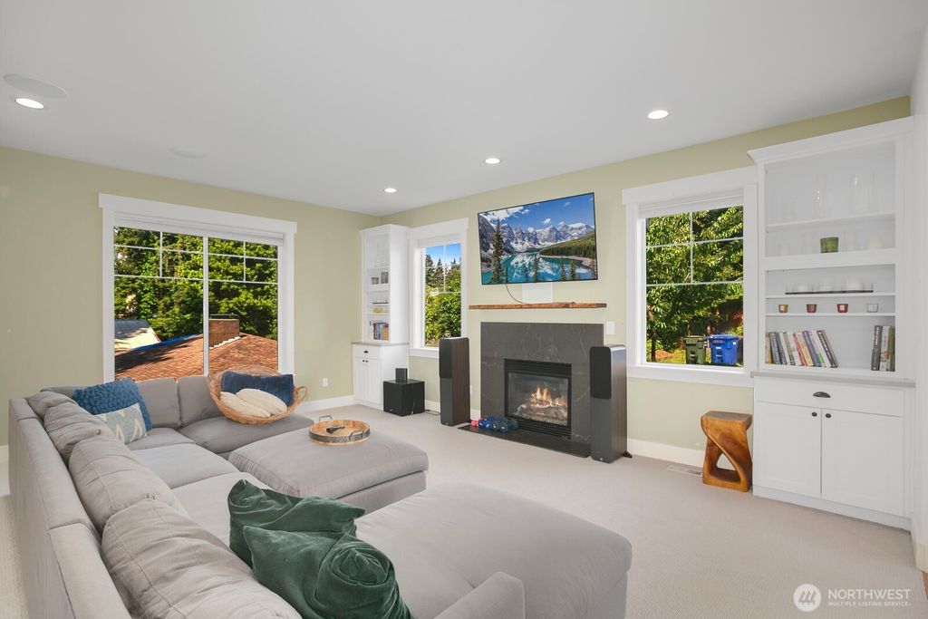 Photo of 2002 NE 18th Place, Renton, WA 98056 (MLS # 2378143)