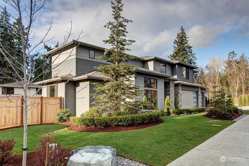 Photo of 12631 72nd Avenue NE, Kirkland, WA 98034 (MLS # 2025467)