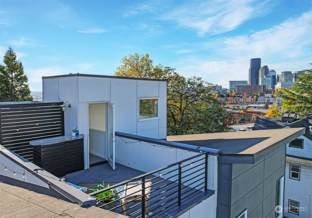 Photo of 725 17th Avenue #B, Seattle, WA 98122 (MLS # 2306607)