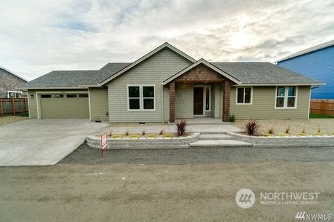 Photo of 203 9th Street NW, Long Beach, WA 98631 (MLS # 2044121)