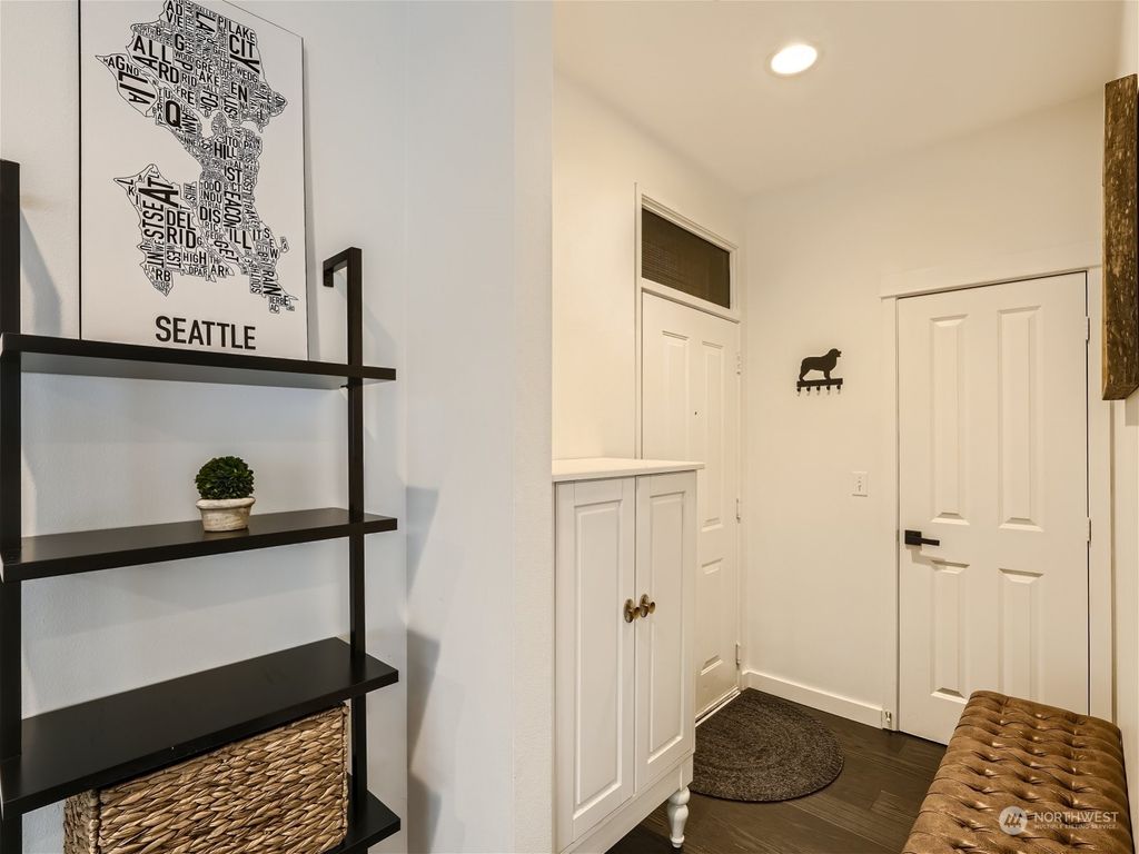Photo of 1000 Cabin Creek Lane SW #B101, Issaquah, WA 98027 (MLS # 2159200)