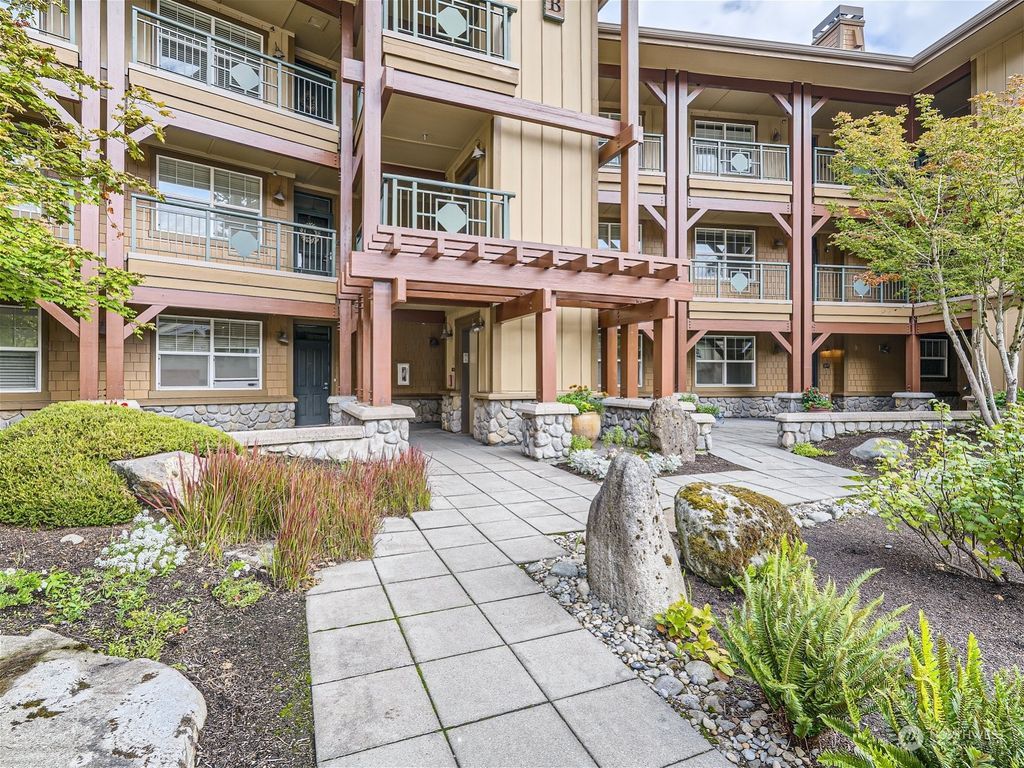 Photo of 1000 Cabin Creek Lane SW #B101, Issaquah, WA 98027 (MLS # 2159200)