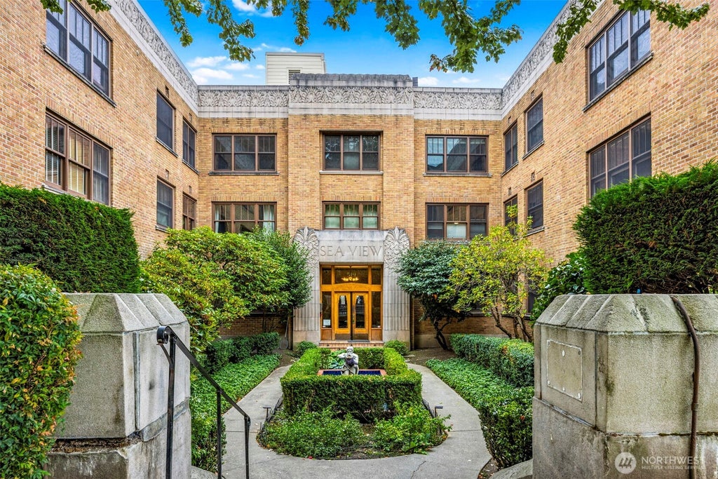 Photo of 519 W Roy Street #313, Seattle, WA 98119 (MLS # 2589084)