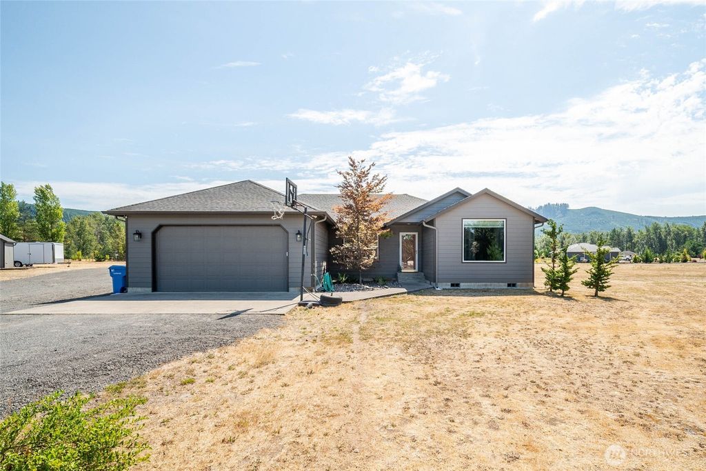 Photo of 195 Bay Point Drive, Castle Rock, WA 98611 (MLS # 2517197)