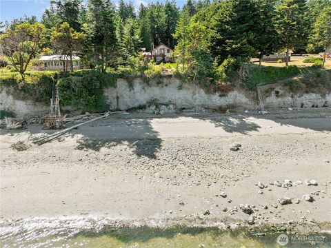 Photo of 372 Schwartz Road, Nordland, WA 98358 (MLS # 2533006)