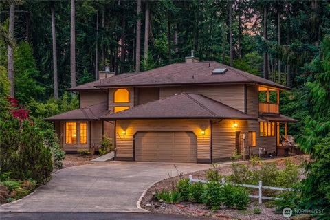 Photo of 5201 SW 318th Court, Federal Way, WA 98023 (MLS # 2557173)