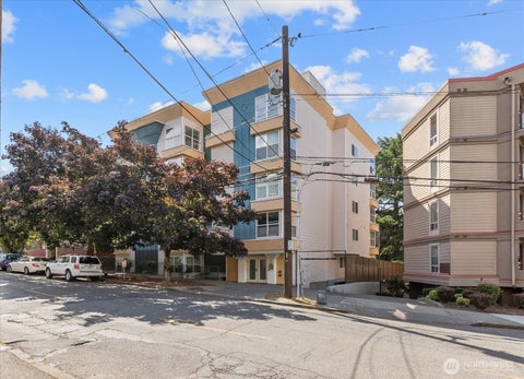 Photo of 717 E Denny Way #3A, Seattle, WA 98122 (MLS # 2553147)