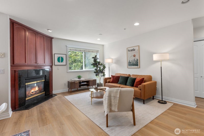 717 E Denny Way 3A