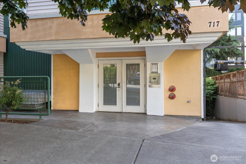 717 E Denny Way 3A