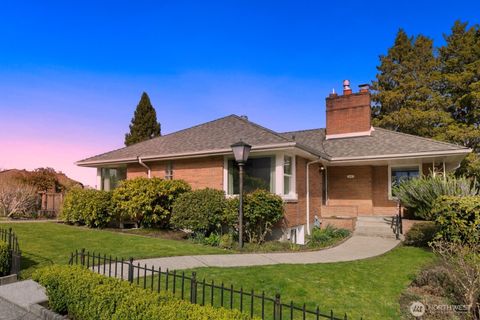 Photo of 2462 36th Avenue W, Seattle, WA 98199 (MLS # 2508749)