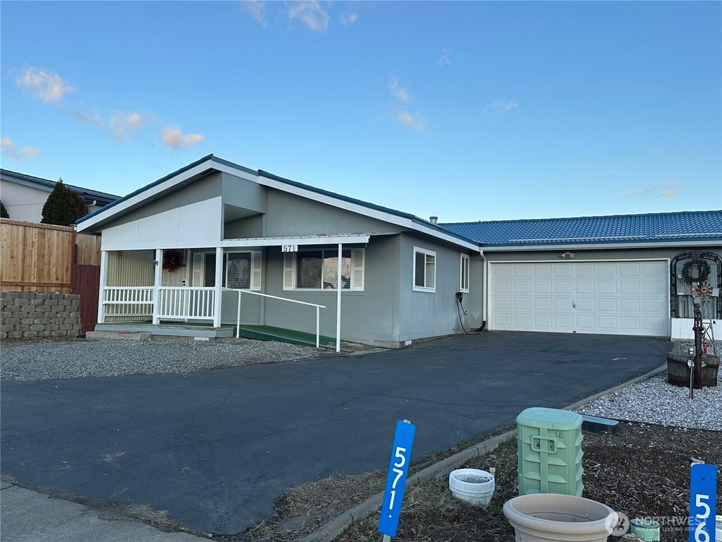 Photo of 571 Morning View Circle, East Wenatchee, WA 98802 (MLS # 2471383)