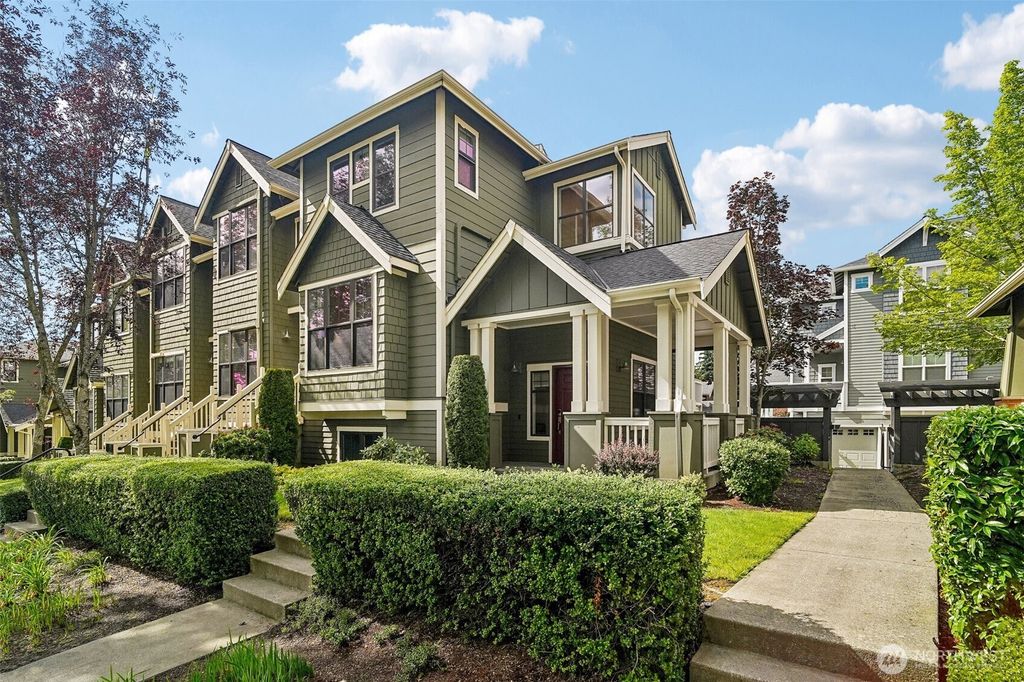 Photo of 1899 NE Kenyon Court, Issaquah, WA 98029 (MLS # 2404022)