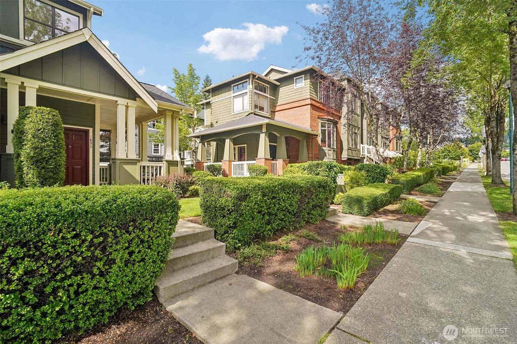 Photo of 1899 NE Kenyon Court, Issaquah, WA 98029 (MLS # 2404022)