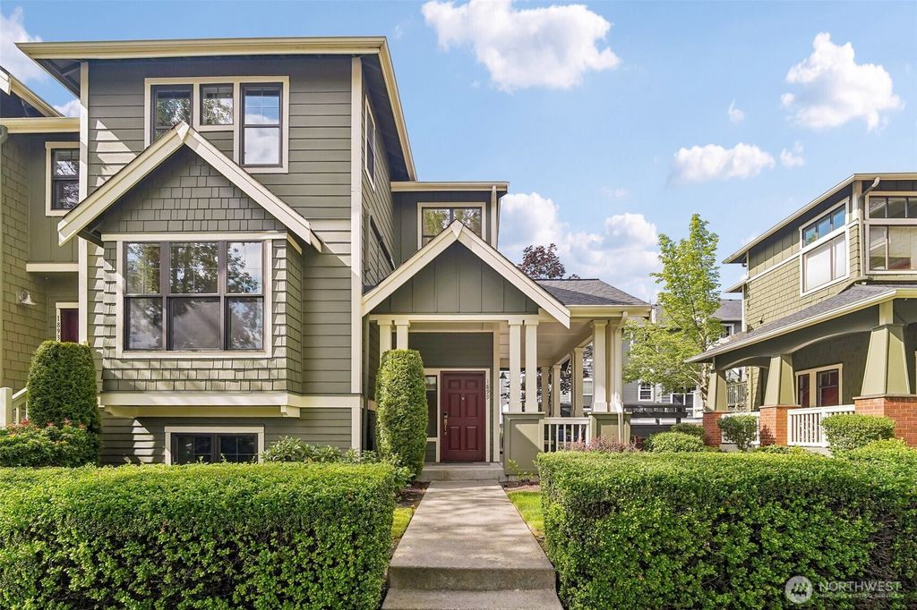 Photo of 1899 NE Kenyon Court, Issaquah, WA 98029 (MLS # 2404022)