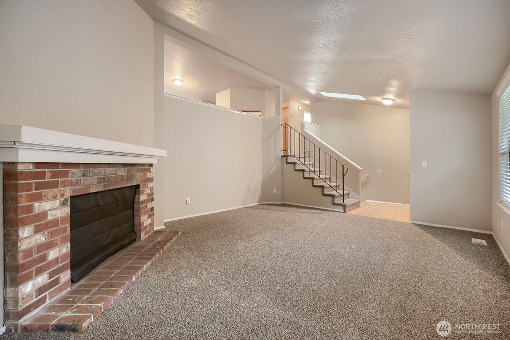 Photo of 30912 11th Avenue SW, Federal Way, WA 98023 (MLS # 2505594)