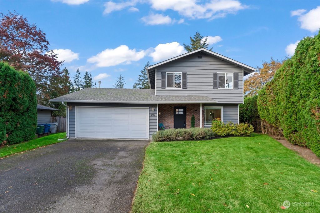 Photo of 207 Elma Place SE, Renton, WA 98059 (MLS # 2296215)