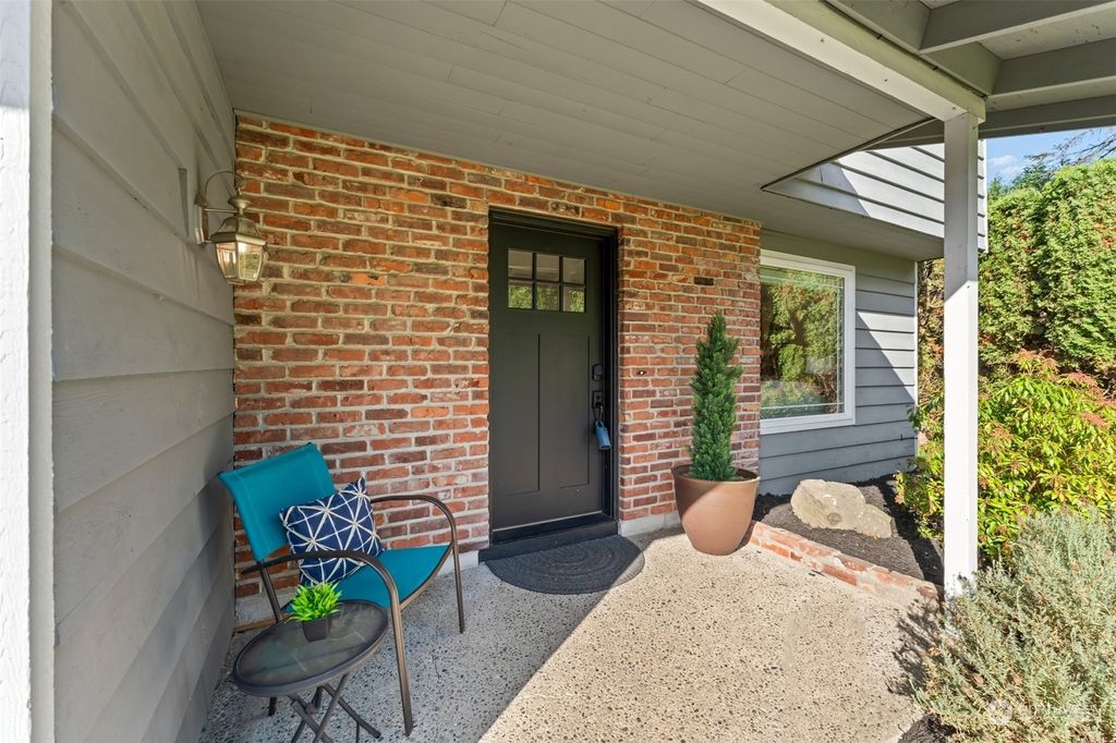 Photo of 207 Elma Place SE, Renton, WA 98059 (MLS # 2296215)
