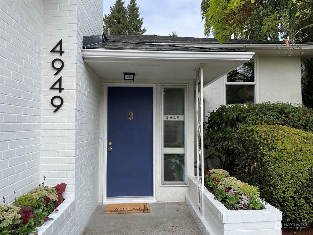 Photo of 4949 Erskine Way SW, Seattle, WA 98116 (MLS # 2160576)