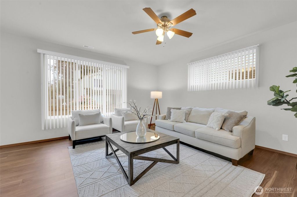 Photo of 916 138th Place SW, Everett, WA 98204 (MLS # 2378991)