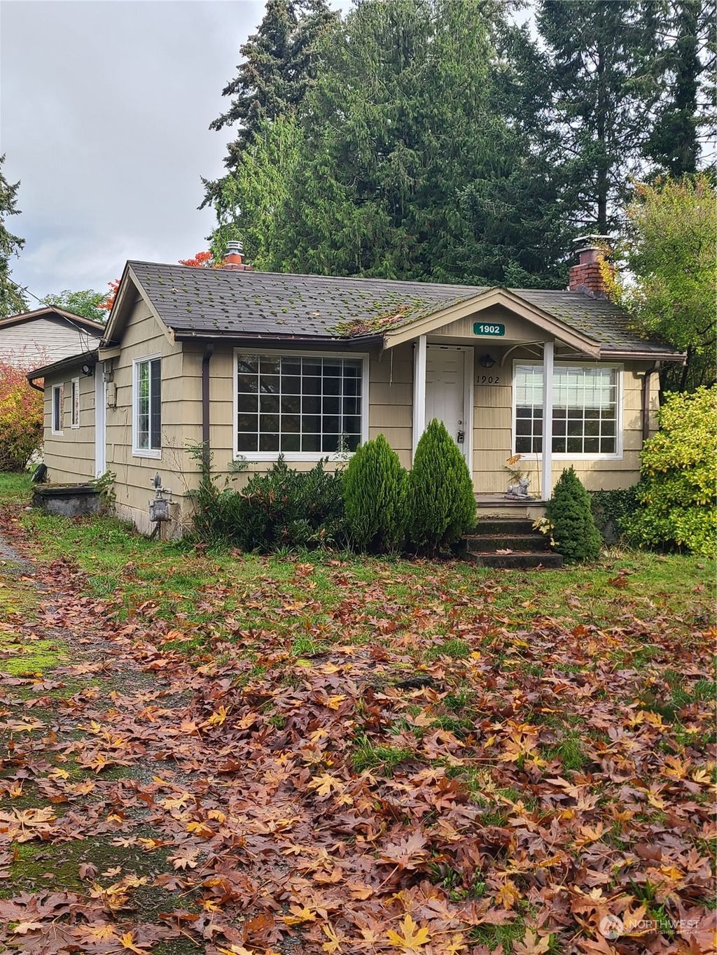 Photo of 1902 NE 120th Street, Seattle, WA 98125 (MLS # 2306593)