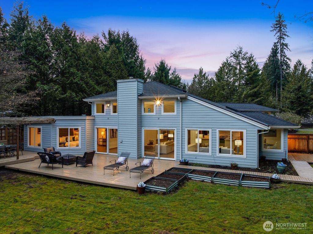 Photo of 12407 Upper Preston Road SE, Issaquah, WA 98027 (MLS # 2524198)