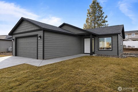 Photo of 211 Poplar Street NE, Royal City, WA 99357 (MLS # 2528365)