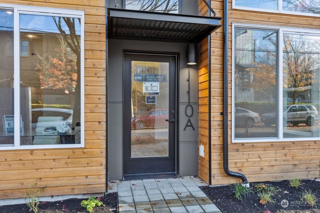 Photo of 1110 33rd Avenue #A, Seattle, WA 98122 (MLS # 2180391)