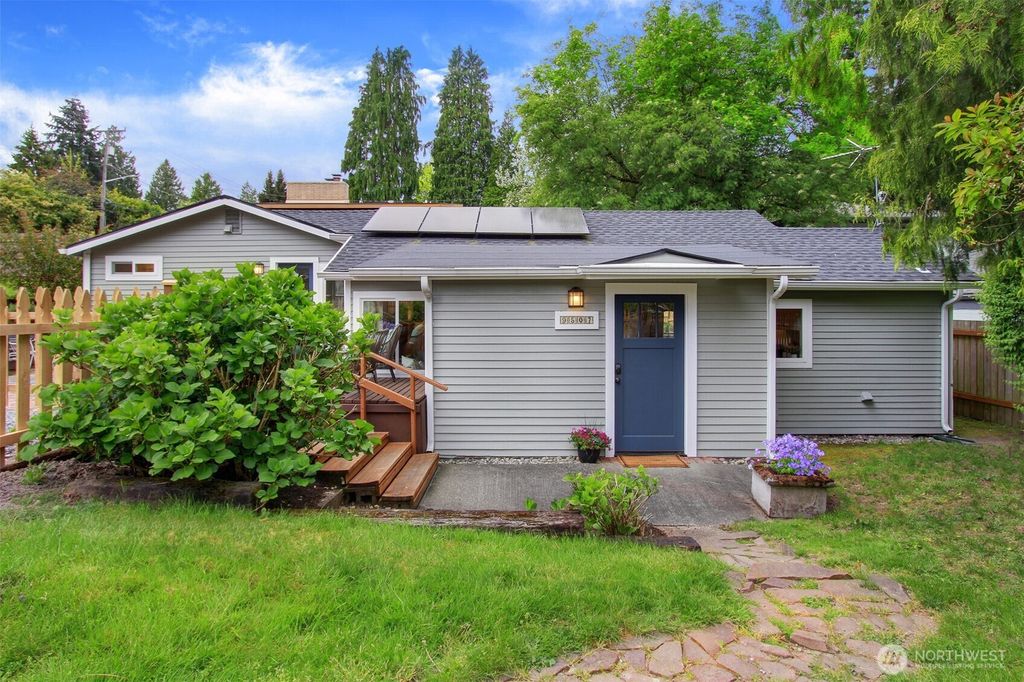 Photo of 9507 32nd Avenue NE, Seattle, WA 98115 (MLS # 2366819)