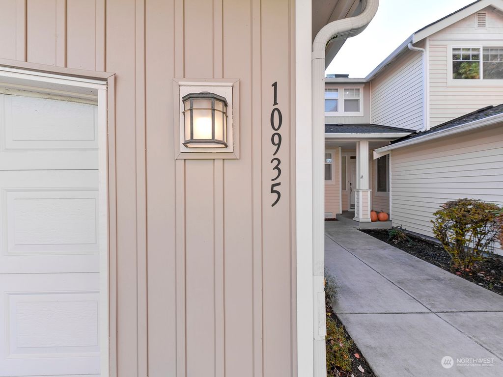 Photo of 18700 109th Lane SE #10935, Renton, WA 98055 (MLS # 2178505)