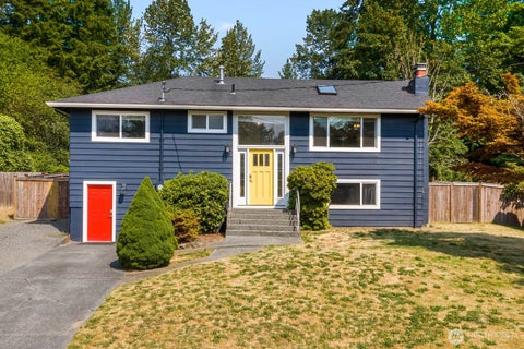 Photo of 12450 169th Ave SE AVE, Renton, WA 98059 (MLS # 2572710)