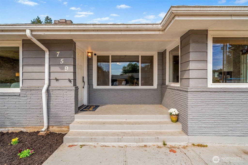 Photo of 759 C Street, Washougal, WA 98671 (MLS # 2581912)