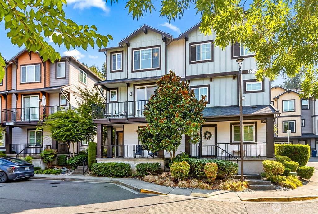 Photo of 10370 156th Place NE #102, Redmond, WA 98052 (MLS # 2428806)